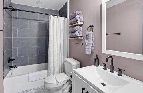 Gastonia House | King Bed, HUGE Shower & Beautiful Finishes