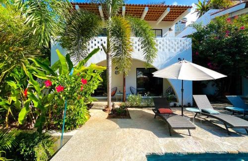 San Francisco Apartment | King bed, Kitchenette, Air Conditioning, Pool, Fast WiFi - Aire at Casa Calavera
