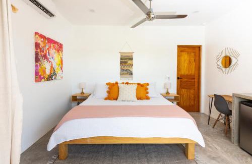 San Francisco Apartment | King bed, Kitchenette, Air Conditioning, Pool, Fast WiFi - Aire at Casa Calavera