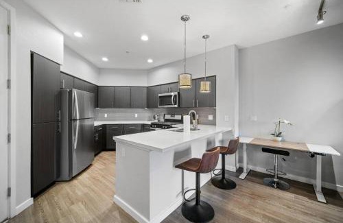 Redwood City Apartment | KING BED - Luxury 1 Bed 1 Bath By Stanford, SFO & Tech Giants in Menlo Park, CA