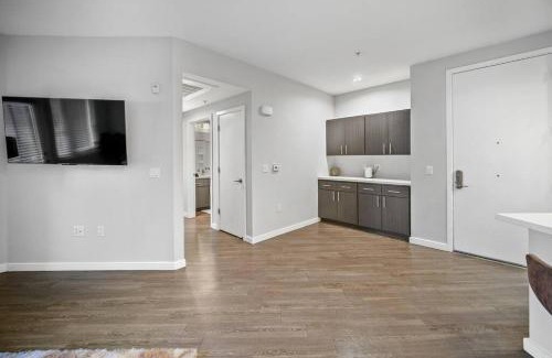 Redwood City Apartment | KING BED - Luxury 1 Bed 1 Bath By Stanford, SFO & Tech Giants in Menlo Park, CA