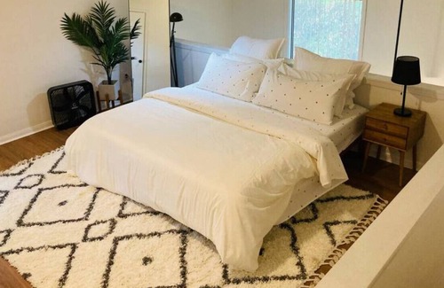 Hillcrest Apartment | KING BED Midtown 2 Story Loft