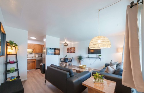 North Star Apartment | King Bed Midtown Apartment