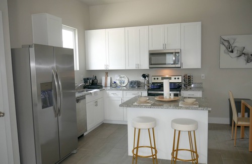 Terrell Heights House | King Bed, Minutes from Downtown and Pearl, Entire House