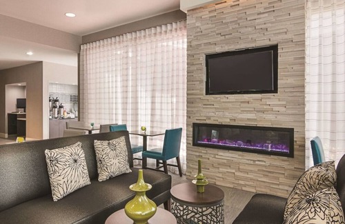 Orlando Hotel | King Bed, Non- Smoking at La Quinta Inn & Suites by Wyndham Orlando UCF