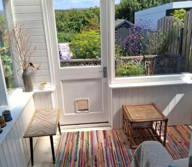 Borth House | King bed, opposite the beach