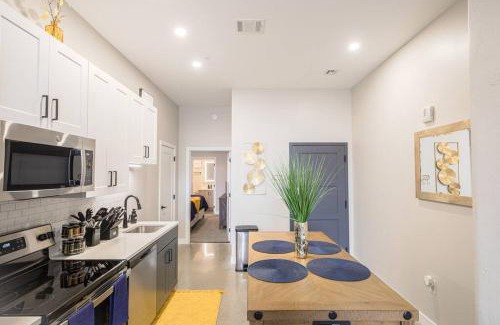 Downtown Cincinnati Apartment | King Bed, Parking, Near Stadium
