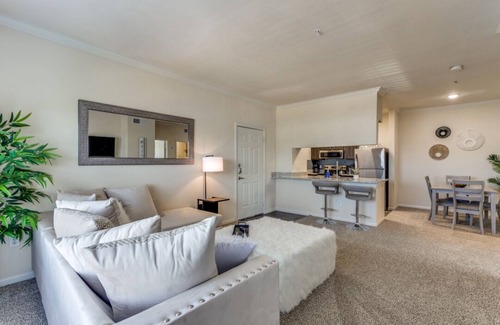 McKinney Apartment | King Bed-Pool-Gym-Pet Friendly-Spacious-Family Friendly