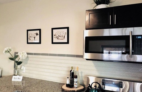 Bloomfield House | King Bed - Quiet West Penn - Parking - Pets Considered