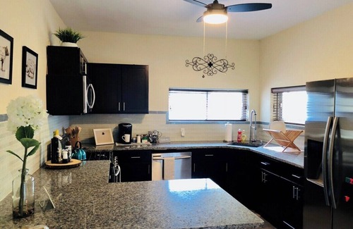 Bloomfield House | King Bed - Quiet West Penn - Parking - Pets Considered