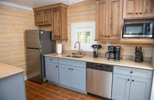 Madeira Beach Cabin | King Bed, Step to Madeira Beach, Heated Pool, Private