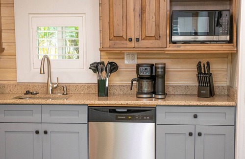 Madeira Beach Cabin | King Bed, Step to Madeira Beach, Heated Pool, Private