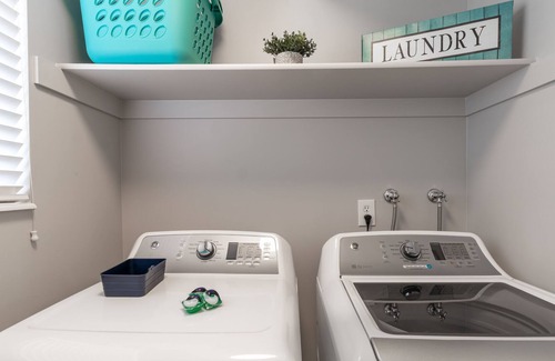 Herriman House | King Bed Suite - Fast Wifi - Work Desk.