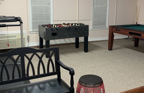 Taylors House | King bed suite, game room, gym area- Main House