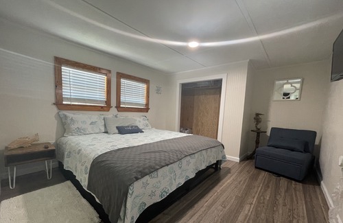 Chiefland Cabin | King Bed, Suwannee at the Gulf Fish Camp Retreat, Patio, Fire Pit