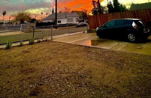 Downtown Redlands House | King Bed | Travel | Work | Dog Friendly