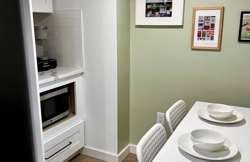 The Heights Apartment | King bed, W/D, Patio, Self Check in, Steps to NYC, Brand New!