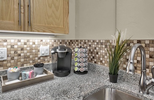 Joaquin Apartment | King Bed ★ Work Remote ★BYU ★ W/D ★ Desk