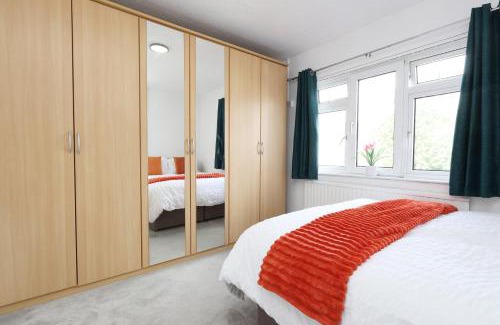 Bridgend House | King Beds - Dining Space - Ev Charger - Coffee - Contractor & Families