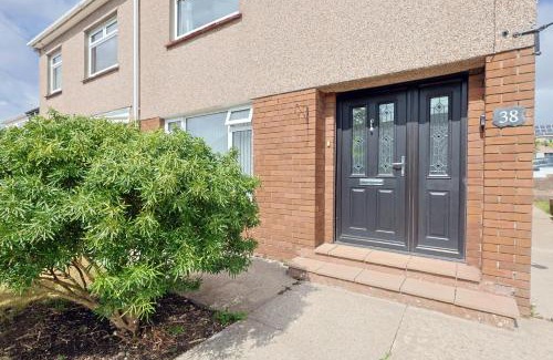 Bridgend House | King Beds - Dining Space - Ev Charger - Coffee - Contractor & Families