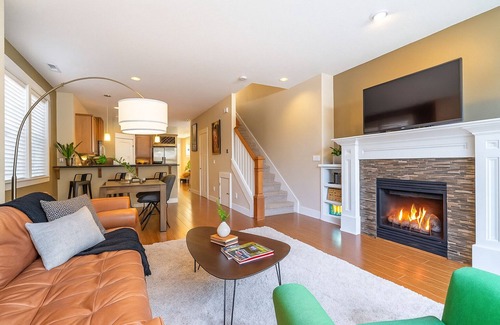 Bull Mountain House | King Beds, Quiet Neighborhood, Near It All