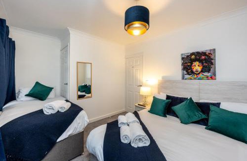 Margam Apartment | King Beds, Street Parking, Smart Tv's every room!