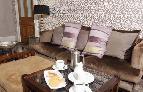 Longford House | King-Deluxe-Ensuite with Bath-Park view-Room 5