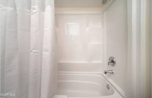 Granby Apartment | King-Granby. Near Grand Lake & Rocky Mtn National Park. Hot Tub & Pool.