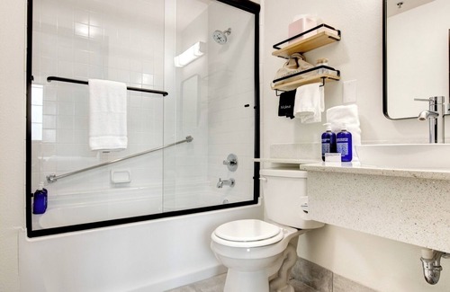 Lexington Hotel | King Junior Central, Elwood Escape, Bourbon Trail Access