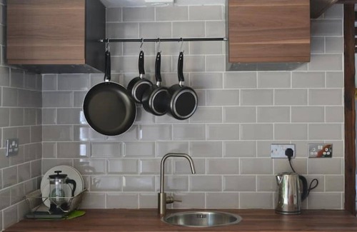 Great Yarmouth Apartment | KING OF SPADES - Double with Ensuite and Kitchen