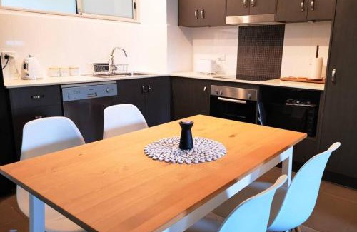 Adelaide Central Business District Apartment | King on Sturt