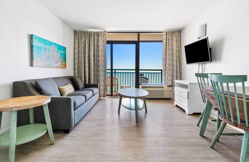 Myrtle Beach Apartment | King One-Bedroom Suite