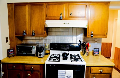 Whittier House | ★King Pleasant Mansion ★Cable★FastWifi★Parking★