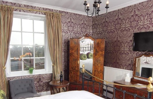 Longford House | King-Premium-Ensuite with Shower-Room 9
