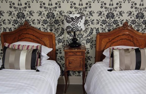 Longford House | King-Premium-Ensuite with Shower-Room 9