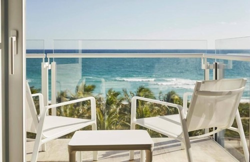 Surfside Apartment | King Room Near Crudo Bar MIA
