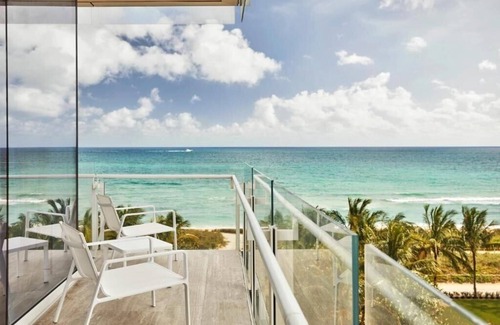 Surfside Apartment | King Room Near Crudo Bar MIA