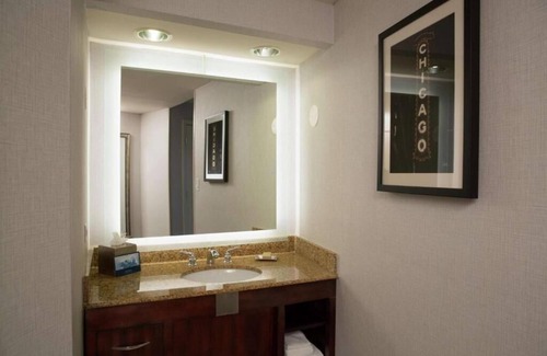 Oak Lawn Apartment | King Room Near Oak Lawn Ice Arena CHI