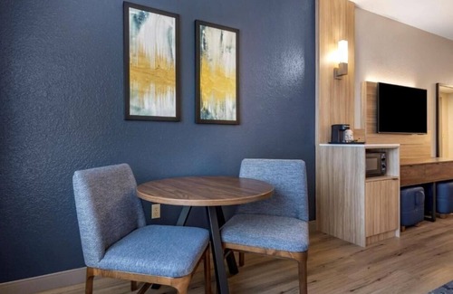 Orlando Apartment | King Room Near Service Now ORL