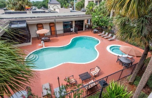 Orlando Apartment | King Room Near Waffle House ORL