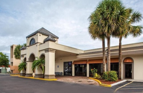 Orlando Apartment | King Room Near Waffle House ORL