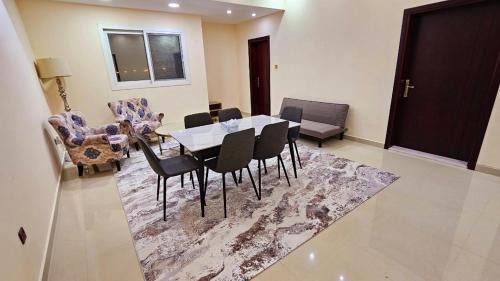 Al Khan House | King Room with Attached Private Bathroom in Shared Apartment