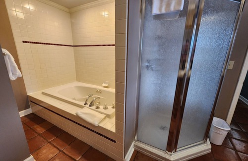 Lookout Valley Neighborhood Association Cabin | King Room with Sleeper Sofa and Balcony