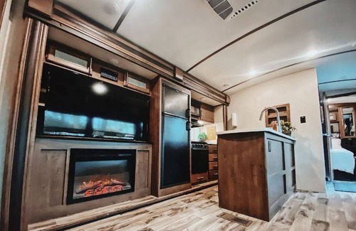Somerset House | King RV/Camper Rental + Kids room Lake Cumberland