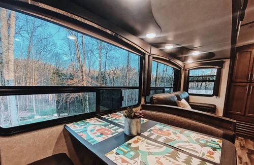 Somerset House | King RV/Camper Rental + Kids room Lake Cumberland