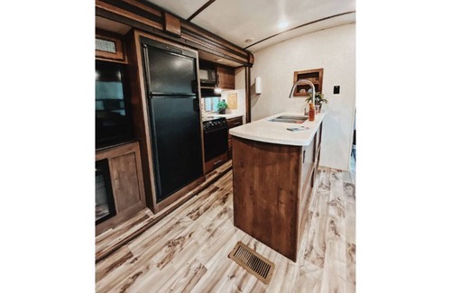 Somerset House | King RV/Camper Rental + Kids room Lake Cumberland