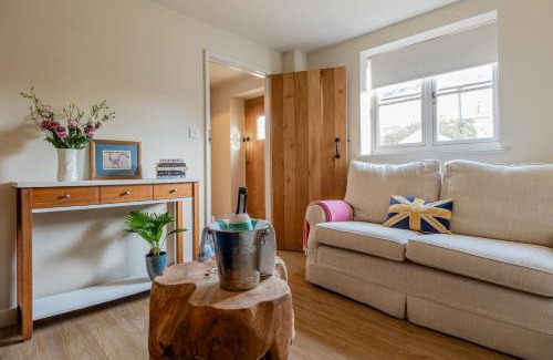 Woodstock House | King's Cottage