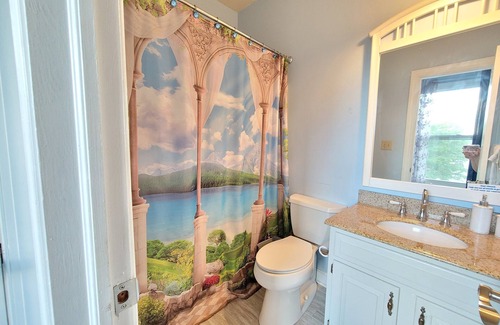 Hampton Apartment | King Sapphire Studio Suite, Kitchenette, 65" TV Private Bathroom Pets Welcome