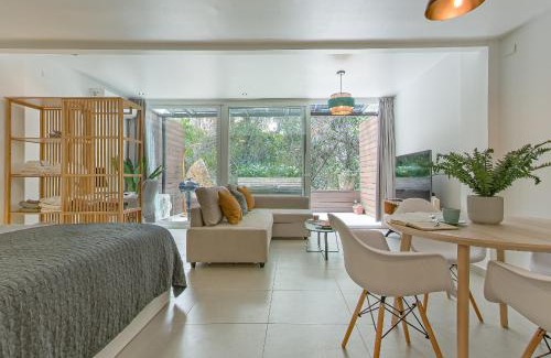 El Golf Apartment | King-size bed with terrace and Air Conditioning!