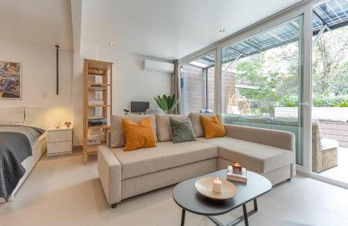 El Golf Apartment | King-size bed with terrace and Air Conditioning!